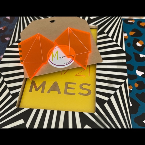 NIA - Picture 3 of 3